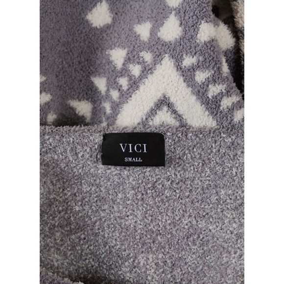 Sz S Vici Ultra Soft Gray Aztec Boho Print Long Sleeve Cozy Pullover GUC - Picture 4 of 4